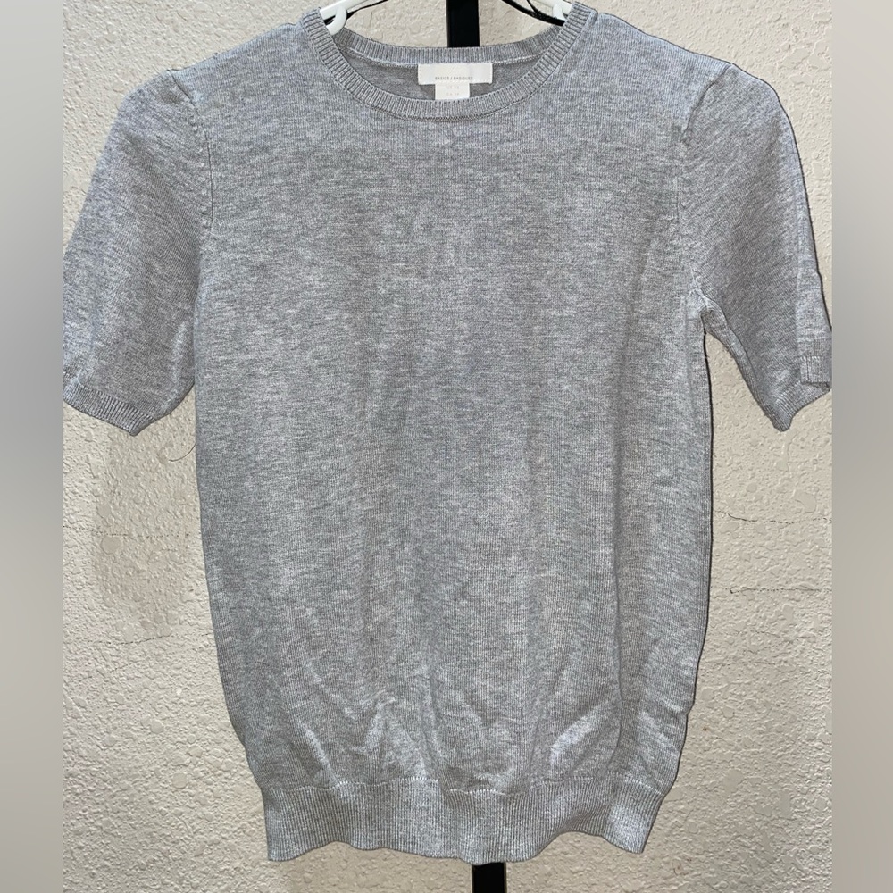 Grey top